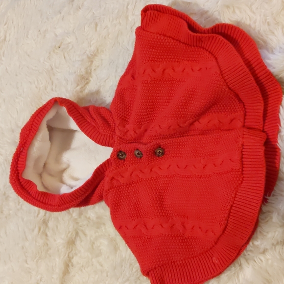 Carter's red cape size 6 months - Picture 6 of 12